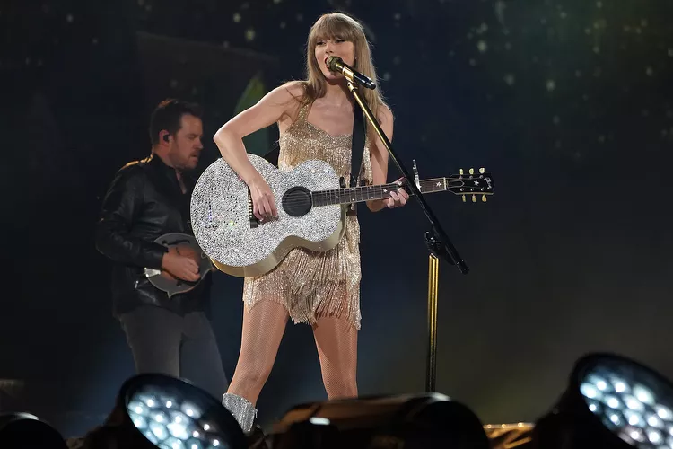 Taylor Swift Appears Onstage at Tokyo Dome Ahead of Travis Kelce’s Super Bowl Appearance 71