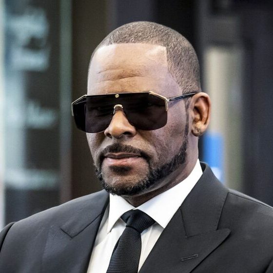 R. Kelly Picked Up A Girl At A High School, Chicago Man Alleges In Wild Story 1