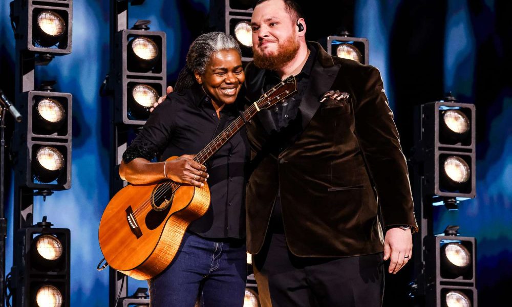 Tracy Chapman And Luke Comb Put On An Amazing Performance Of “Fast Car” At The 2024 Grammys 59