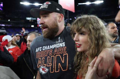 Were Travis Kelce And Taylor Swift Really Fighting On Their Malibu Lunch Date? Some Fans Think So 8